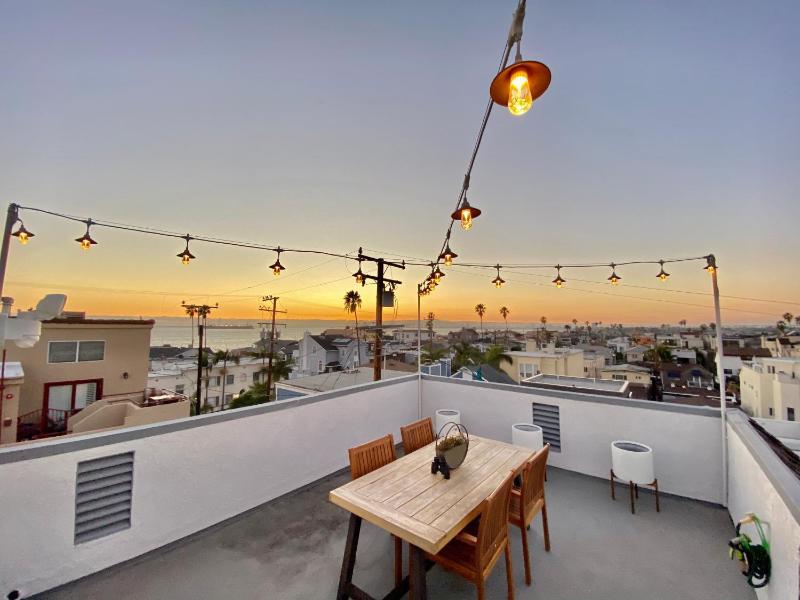 Foto de Superb Long Beach House Steps To Sand W 47 Roof Deck