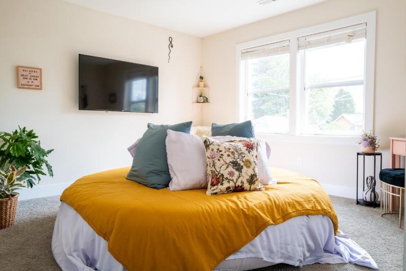 Photo of Vibrant Master Suite In Spacious Yet Cozy Home