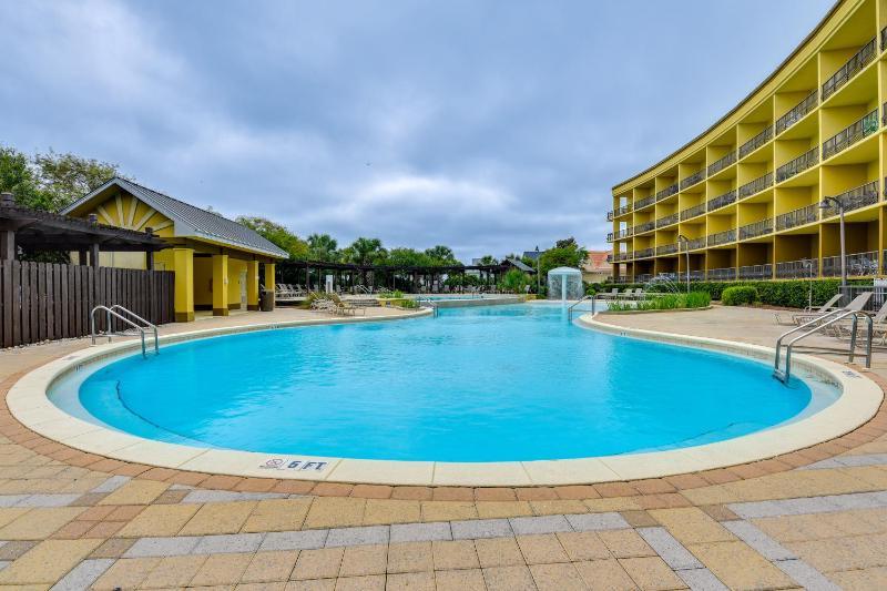 Foto de Cozy Miramar Beach Condo With Pools And Beach Access