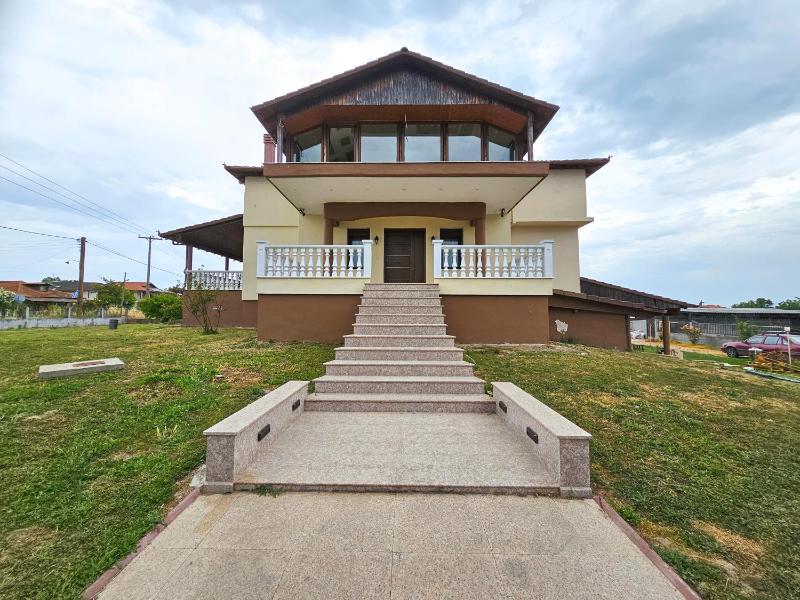 Foto de Mountain View Villa With Garden Near Olympic Beach